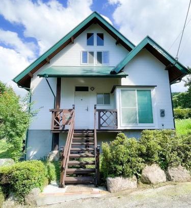 Kusu Casa | 一棟まるっと温泉別荘 天井高7ｍ 50インチ映画見放題 屋根付BBQ 街まで車7分 湯布院30分 アニメ聖地10分