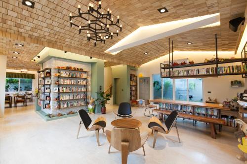Hualien City Centre Casa | 坡岸長堤民宿 Leveeside House I 花蓮車站民宿 I 民宿證號1747 & 1748