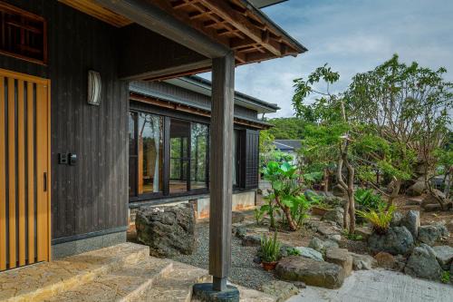 Amami Villa | 大人数で泊まれる宿一棟貸しkise-㐂瀬-