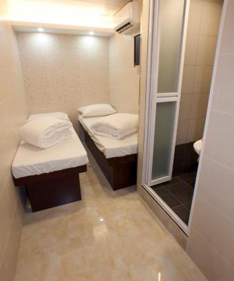 Mong Kok Casa | 旺角地铁3分钟 经济型标双房 独立卫浴 免费WIFI 2人入住 Standard Twin Rm in Mong Kok for 2 Guests-3min to MTR and Private Bathroom