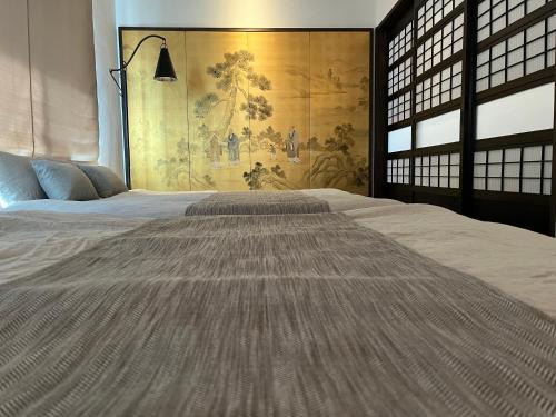 Dogo Hot Spring Apartamento | 源泉かけ流しの一棟貸し温泉宿The Feet Dogo築70年日本文化的道後温泉徒歩6分大正ロマンの調度品テレビ無しで家族団らん