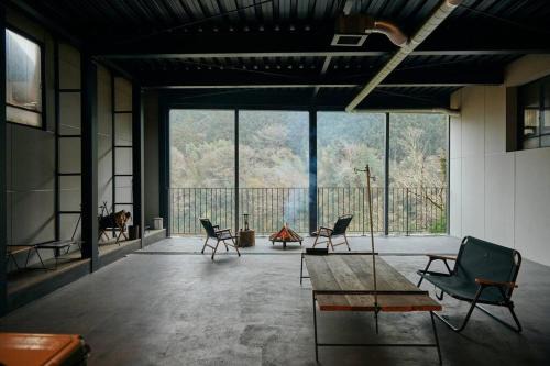 Otoyo Casa | 目の前が吉野川・雨天でも屋外体験ができる絶景の一軒家