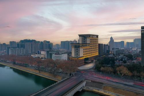 Beilin Hotel | 西安明城墙永兴坊桔子水晶酒店