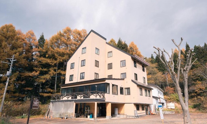 Yuzawa Cabina | 豊島ロッヂ苗場