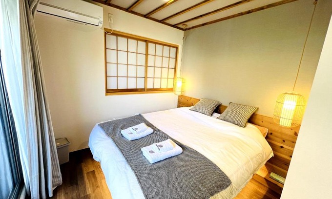 Tsuruhashi Apartamento | 鶴橋駅 新和風3部屋 2階貸切 浴室素敵 天然温泉徒歩4分 クイーンサイズベットあり ゆったり寝れる