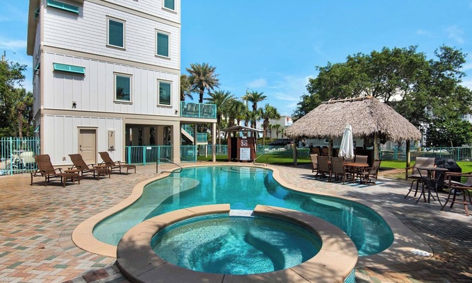 Tang-O-Mar Casa | Increíble casa con bar Tiki, gran piscina y carrito de golf
