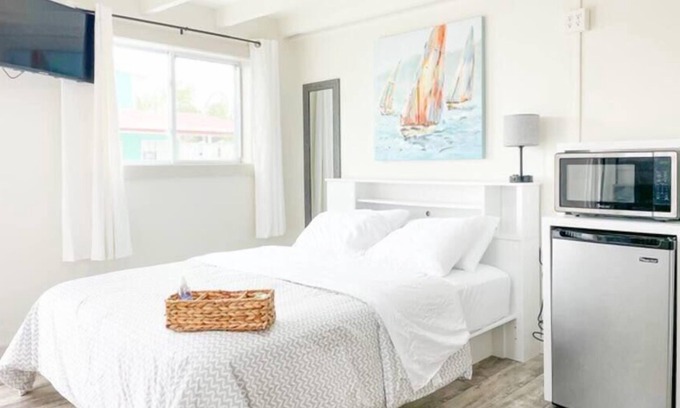West Ocean City Complejo | 01. Charming one-bedroom resort with pool