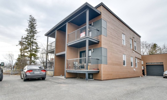 Duberger-Les Saules Apartamento | 012- Large 2 bedroom apt on 2 floors with parking and air conditioning