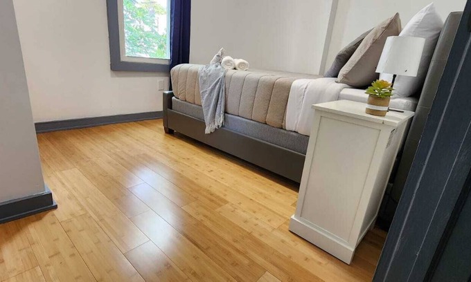 Primos Secane Casa | #04 Bright Room With Queen Bed+ TV in Angora