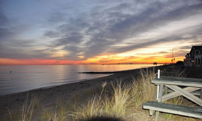 Norfolk Apartamento | 04 Driftwood Den! Direct Beachfront! Kayak, Sand, Salt air and Sea Life!