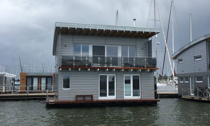 Kroeslin Casa | 06. floating houses (105 m²) Nanna - Floating houses no. 9 with fireplace, sauna and 2