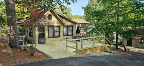 Mid America Casa | #06 - Lakeview Two Bedroom Cottage-Pet Friendly