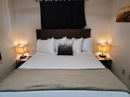 Valle Casa | 070B Grand Canyon Suite with Kitchenette near South Rim Sleeps 4