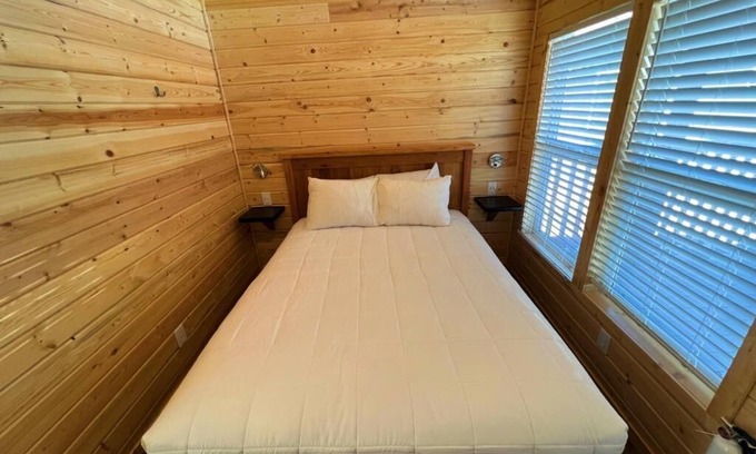 Valle Chalet De Esquí | 081 Tiny Home near Grand Canyon South Rim Sleeps 8