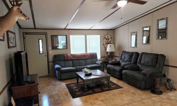 Homosassa Casa | 1-1/2 acre Park like wooded setting. Clean 3/2 with plenty of parking.