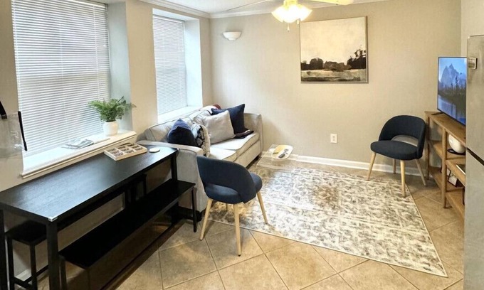 Auburn Condominio | 1/1 Villa, 0.4 From Stadium, Toomers, shops and dining