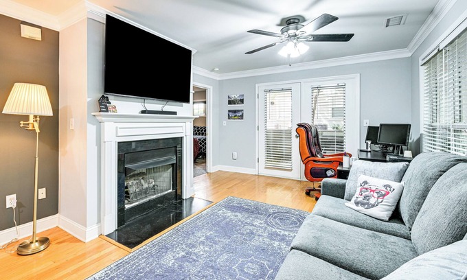 Third Ward Condominio | 1/2 Mi to Bank of America Stadium: Uptown Condo!