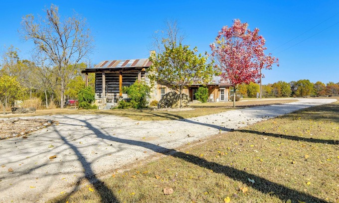 Shell Knob Cabina | 1/2-Mi to Lake: Cabin on 43 Acres in Shell Knob!