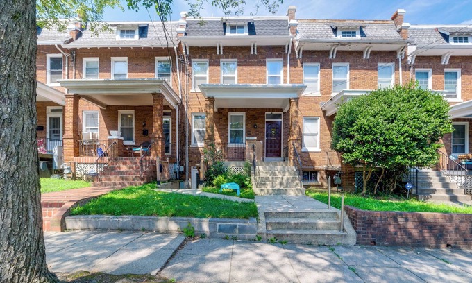 Petworth Condominio | 1/2 Mi to Metrobus Stop! Walkable Petworth Duplex