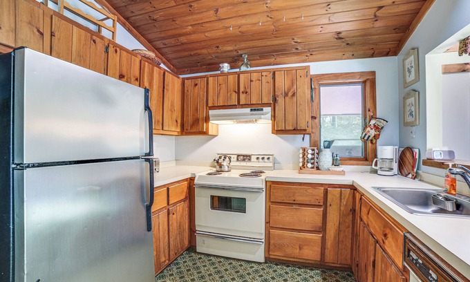 Londonderry Casa | 1/2 Mi to Ski: Secluded Home in Vermont
