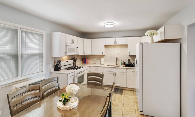 Russell Apartamento | 1/2 Mile to Downtown Libertyville