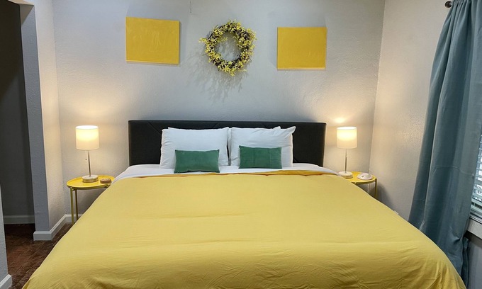 West Old Town Apartamento | #1: 2bd/2ba, Walk to Old Town, AC/laundry/King bed