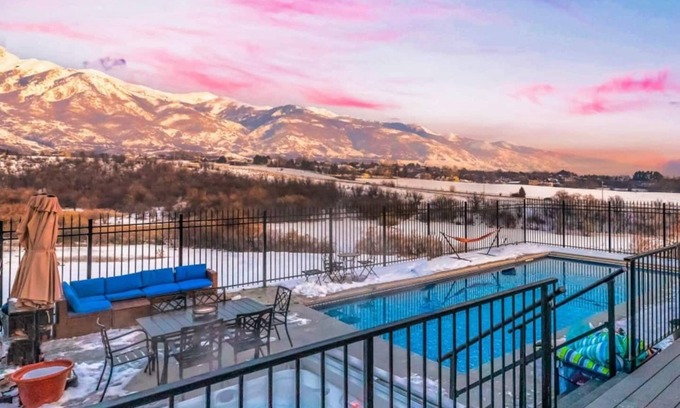 Layton Villa | 1, 30 Off Rental Car, Pool & Jacuzzi, 0 Fees, Crib