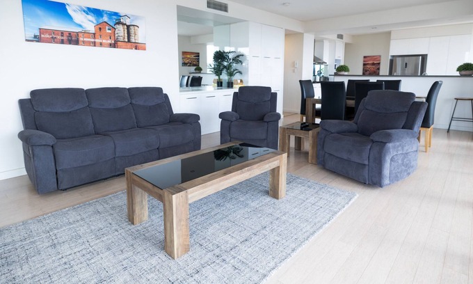 Turvey Park Apartamento | 1/303 Flinders · Enjoy Penthouse Living in the CBD! Sleeps 8!