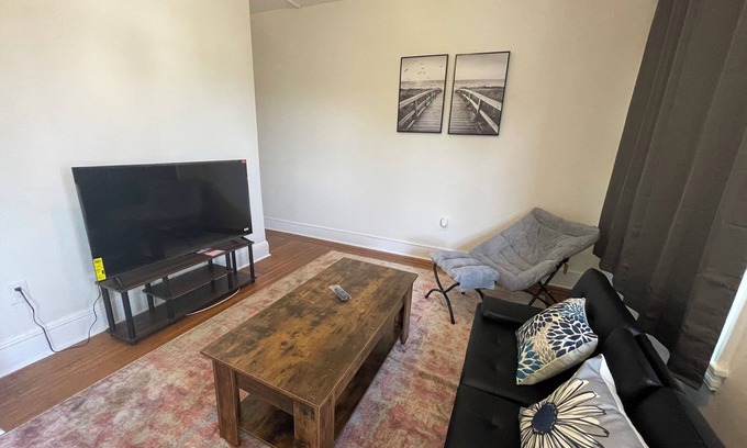 Elkins Park Apartamento | 1.5-Bedroom Apartment in Elkins Park!