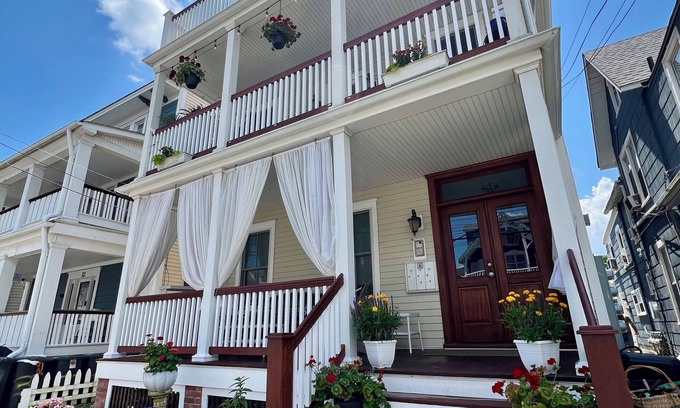 Ocean Grove Casa | 1.5 blocks to beach, sleeps 4, front porch & beach passes! Charming & spacious