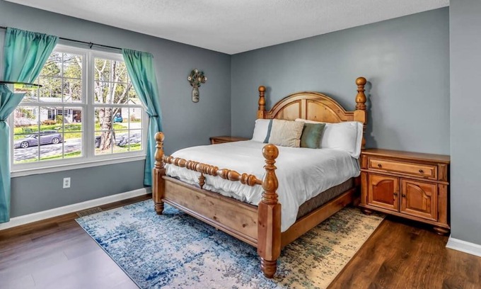 Kernersville Casa | 1.5 Miles to dwntwn, Beautiful 3bd, Huge 2 car gar