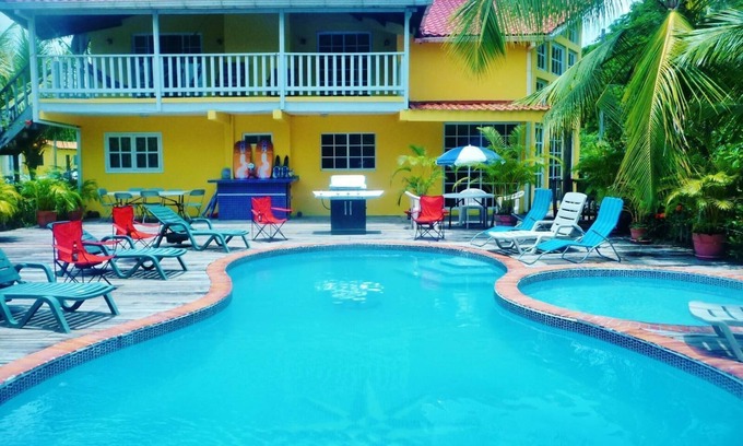 Cuyamel Casa | $ 1. 5 millones en Buena Vista Beachfront Estate - Su Resort privado con todo el personal