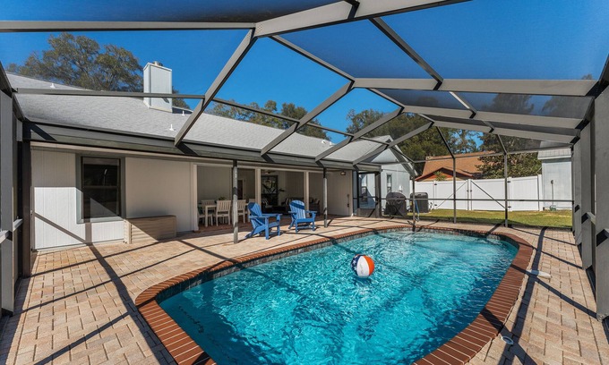 Ocala Casa | 1 acre private retreat with pool, firepit, volleyball, basketball & open concept