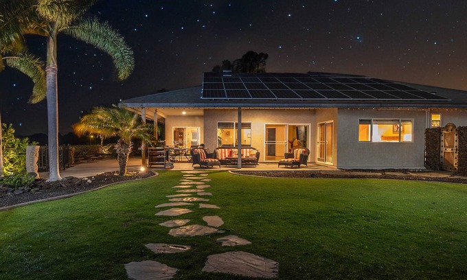 Sunset Ridge Casa | 1 Acre PRIVATE RESORT,4 bed, 3 bath, cinema, spa