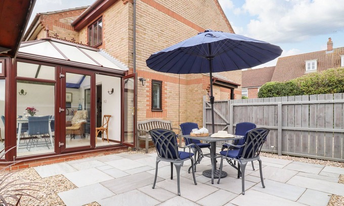 Elmswell Cabaña | 1 BARBERS ROW, romantic, with a garden in Elmswell, Suffolk
