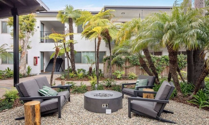 Delthorne Apartamento | 1 BD Apt w AC, Pool, Outdoor Gym