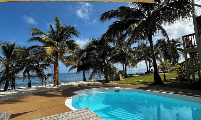 West End Casa | ¡HERMOSA!, palmeras, playa de arena, piscina con velas de sombra, cabaña de playa, ¡y MÁS!