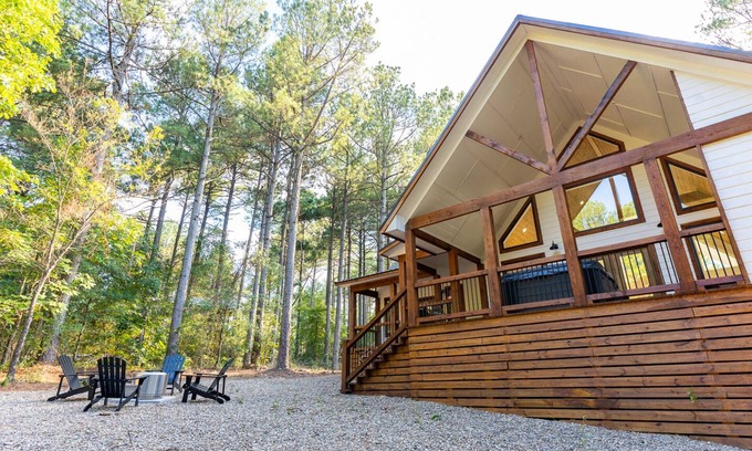 Pickens Cabina | 1 bdr peaceful retreat with hot tub and stunning interior!