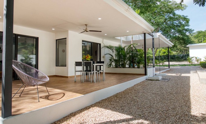 Cañafístula Villa | 1 BDR-SLEEPS UP TO 4 - POOL VIEW -10 MIN FROM TAMARINDO BEACH! GATED COMMUNITY