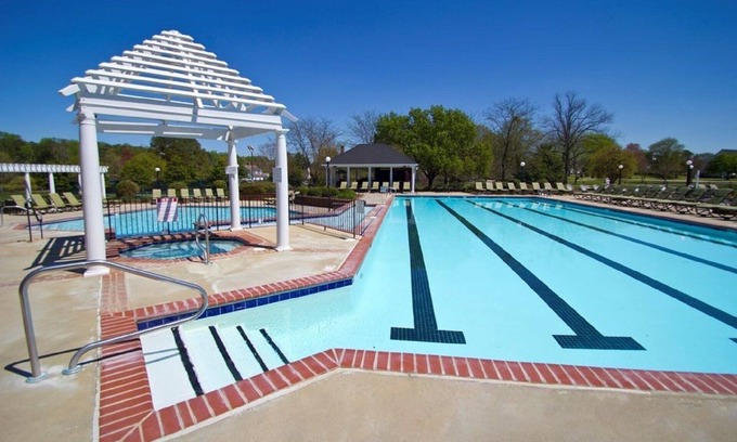 Berkeley Condominio | 1 CONDOMINIO BDRM ~ HISTORIC POWHATAN RESORT ~ PISCINAS INTERIORES Y EXTERIORES Y TUBOS CALIENTES !!
