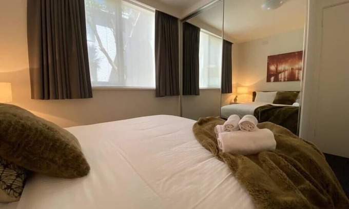 Melbourne Airport Apartamento | 1 Bdrm With Parking, Walk to Beach