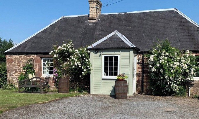 Perth Cabaña | Enjoy the beautiful scenery or venture out to many local attractions.