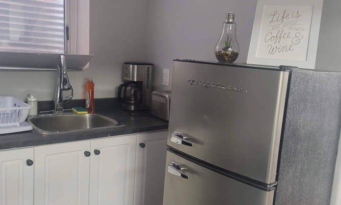 Lisgar Apartamento | 1 Bed 1 Bath basement Apartment walking distance to major Go station