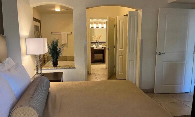 Enterprise Condominio | 1 Bed,1 Bath condo with full kit & wash/dry 5min from the strip & Allegiant Sta.