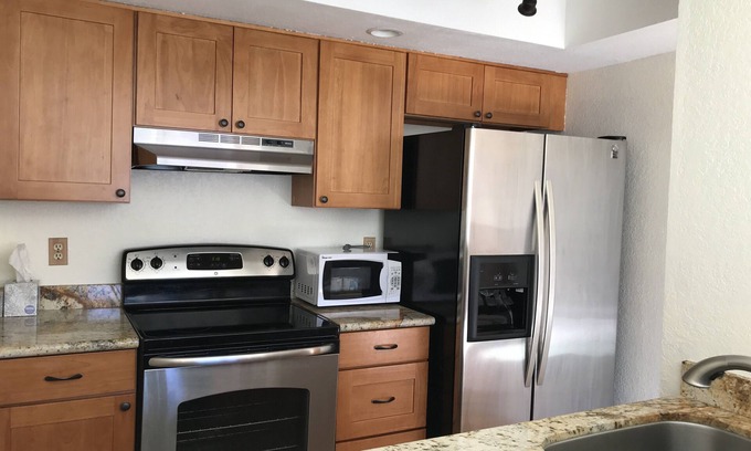 Totem Lake Condominio | 1 Bed / 1 Bath Condo with Private Deck