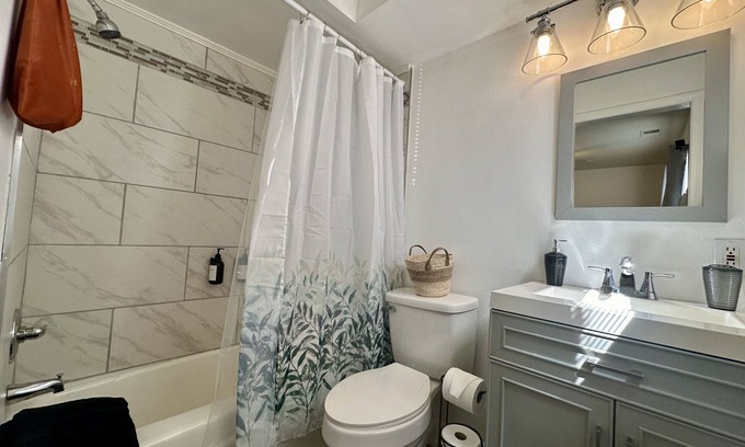Livingston Park Apartamento | 1 bed / 1 bath furnished apartment mins from hospitals, sports & airport