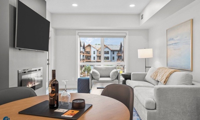Dead Man's Flats Condominio | 1 Bed/1 Bath Sparrowhawk-Courtyard Facing-Sleeps 4