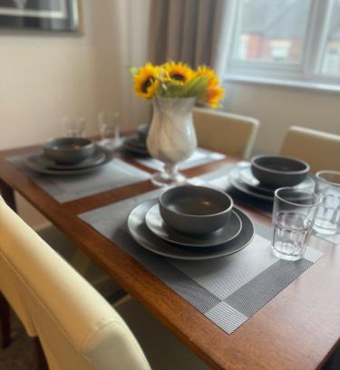 South Shields Apartamento | 1 Bed Flat - Sleeps 3 - Parking - Wifi - Garden