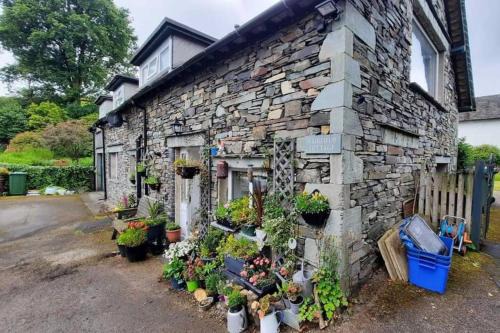 Hawkshead Casa | 1 Bed Flat - Sleeps 4 - Garden - Parking - Wifi