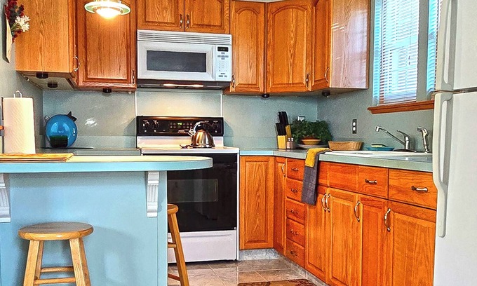 Fenton Apartamento | 1-Bed Furnished Apartment, close to Fenton, Michigan. Pets welcome. 1-car Garage